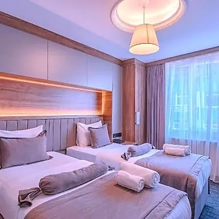 House Old Town Hotel 2*