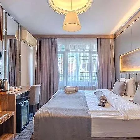 House Old Town Hotel 2*