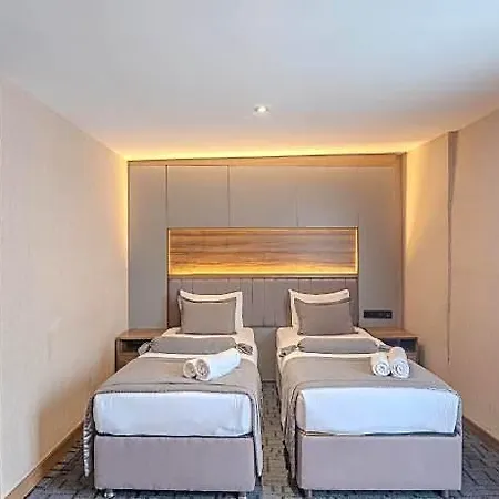 House Old Town Hotel 2*